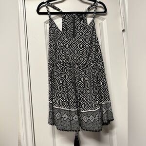 Torrid Size 2 Black & White Boho Tank Top Tassel Tie Blouse